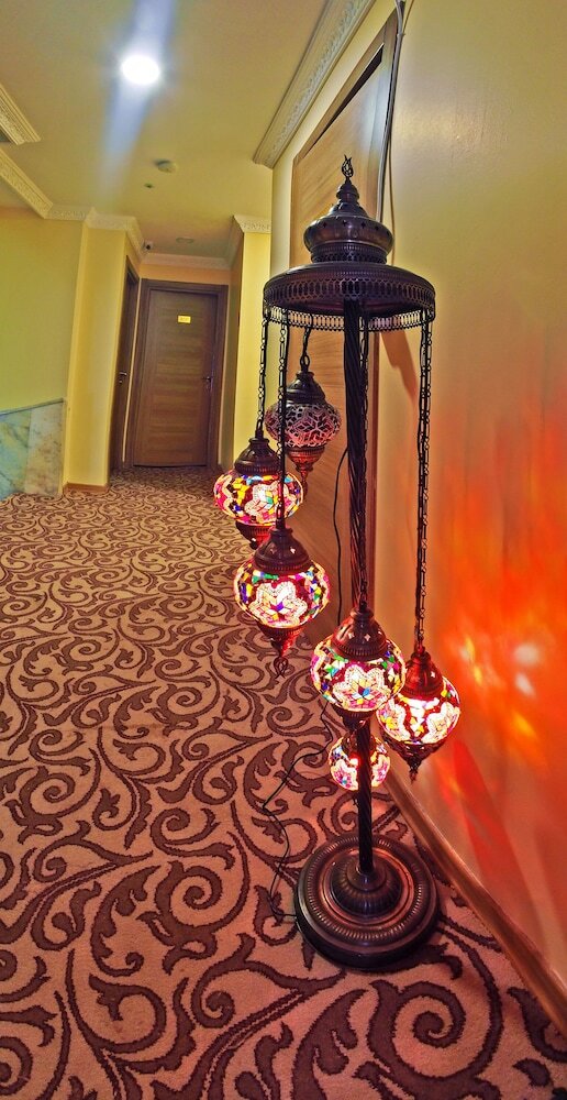 The Queen Hotel