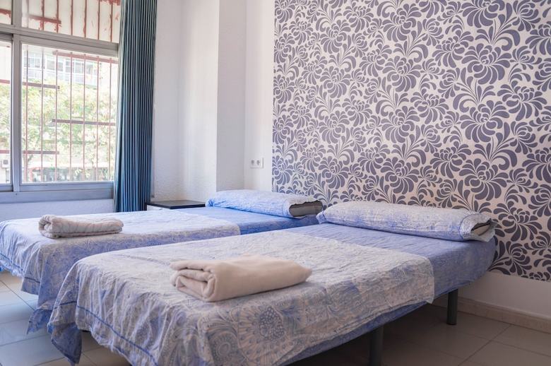Go Bcn Hostal Ideal Badal