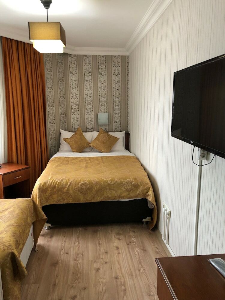 Falcon Hotel