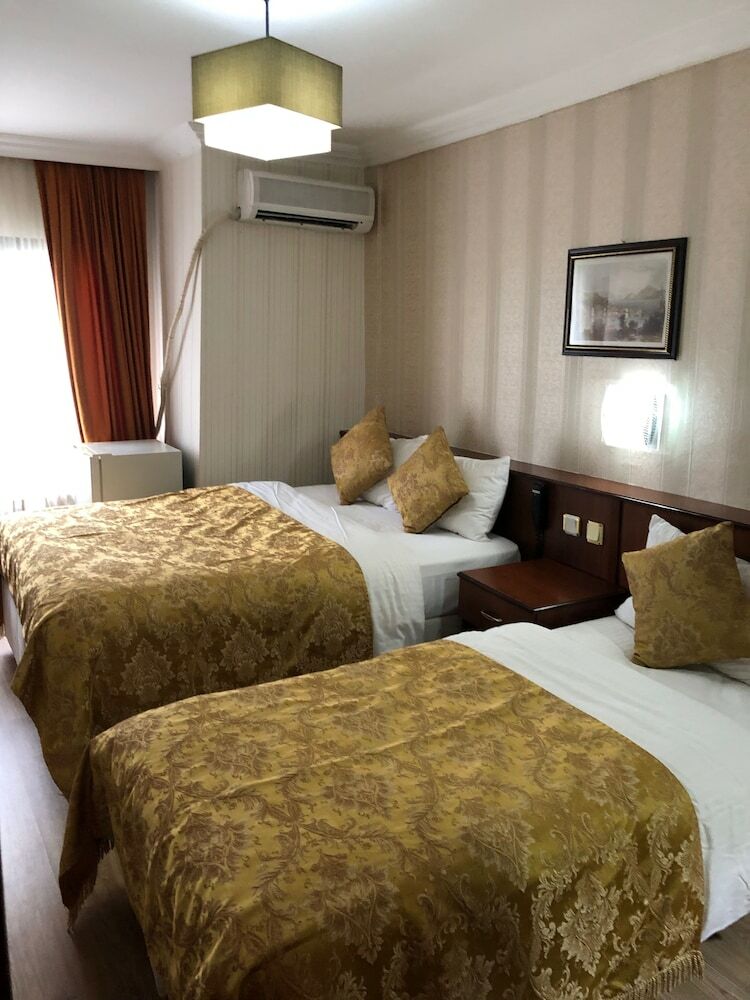 Falcon Hotel