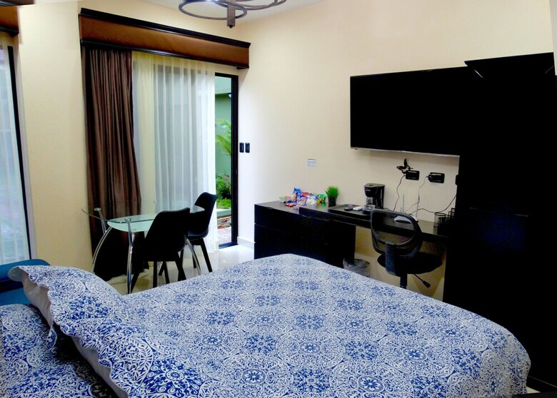 Hotel Suites Merlyn Aeropuerto