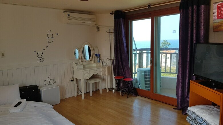 Queens Bay Pension