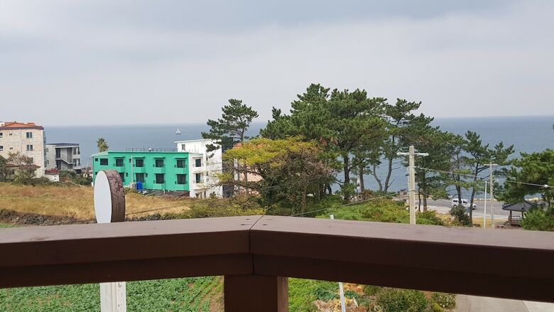 Queens Bay Pension