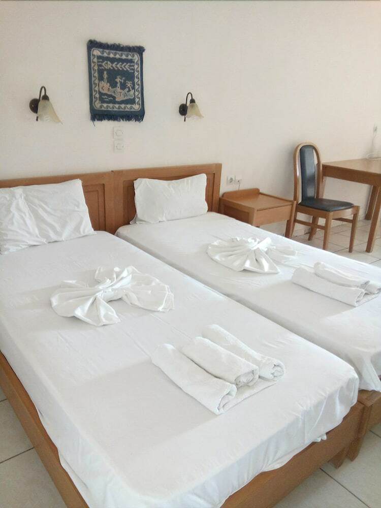 Hotel Chrisanna Apartments & Studios