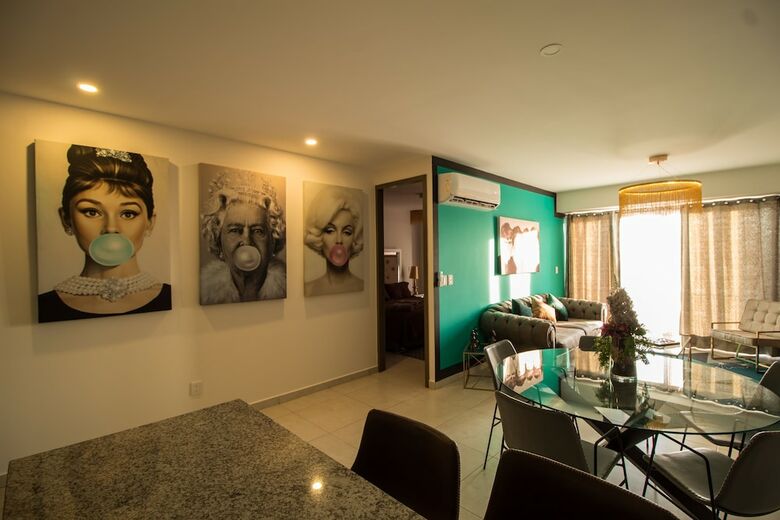 Niza Five Luxury Beach Apartments