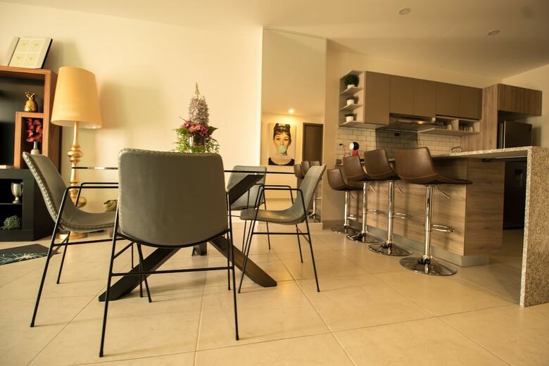 Niza Five Luxury Beach Apartments