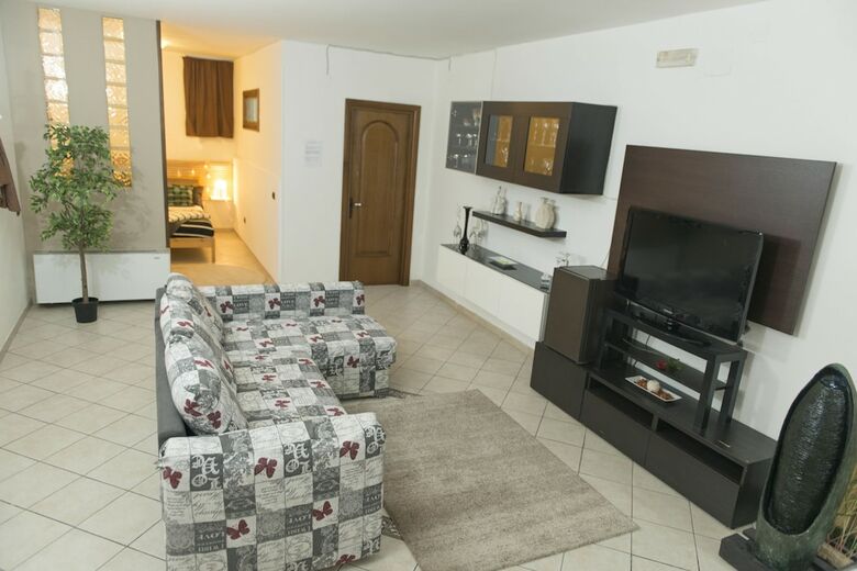 Bed & Breakfast Laetitia Guest House 32