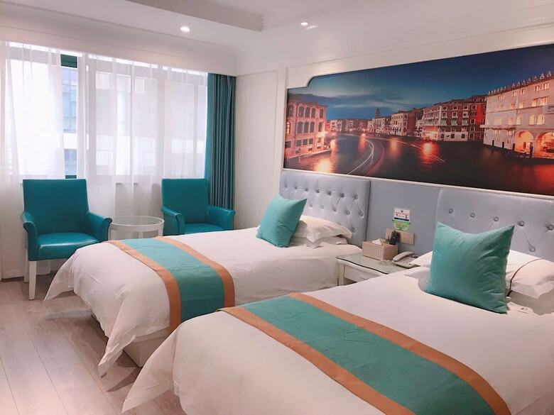 Yiwu Defeng Hotel