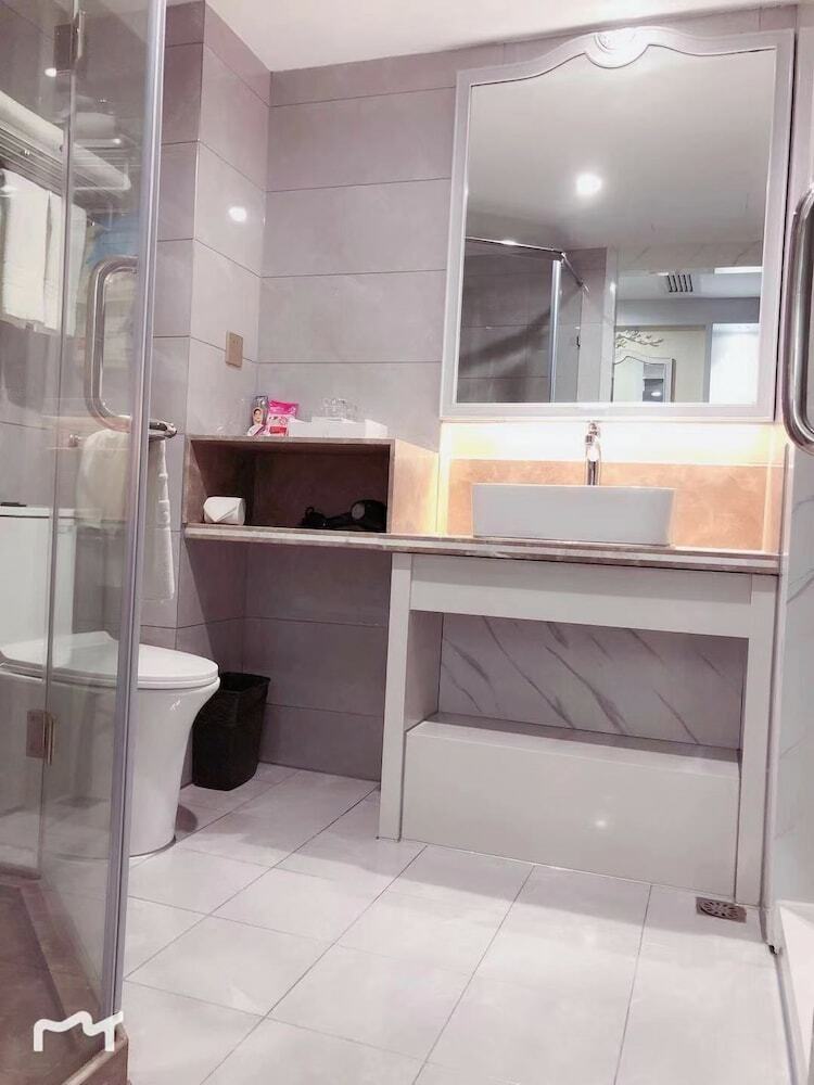 Yiwu Defeng Hotel