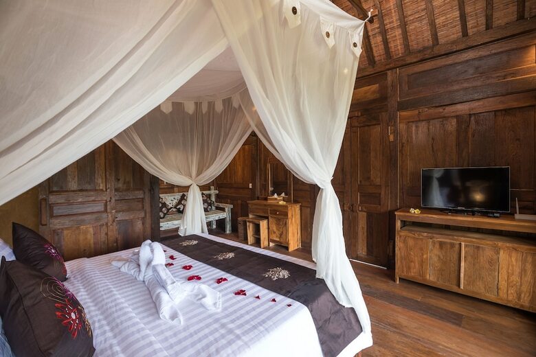 Kawan Antique Ubud Villa