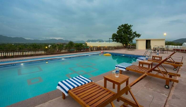 Hotel Hill Garden Retreat