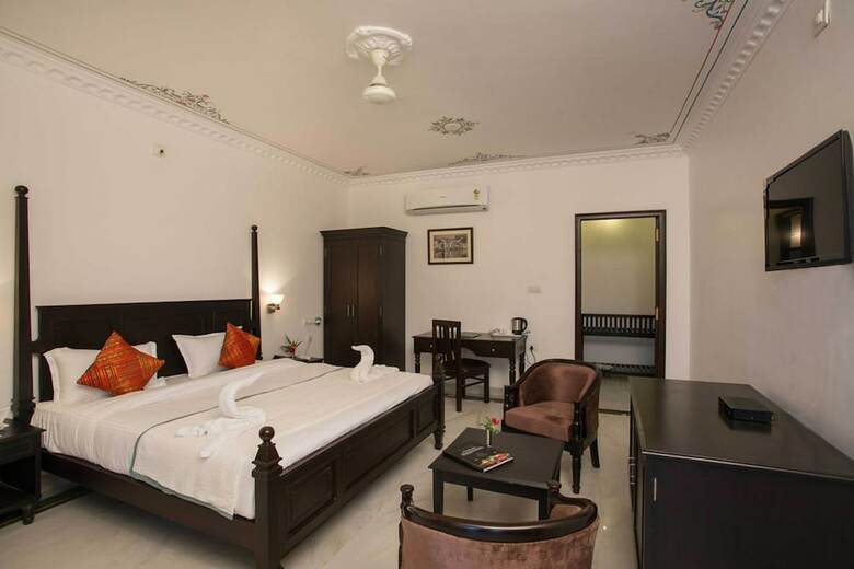 Hotel Hill Garden Retreat
