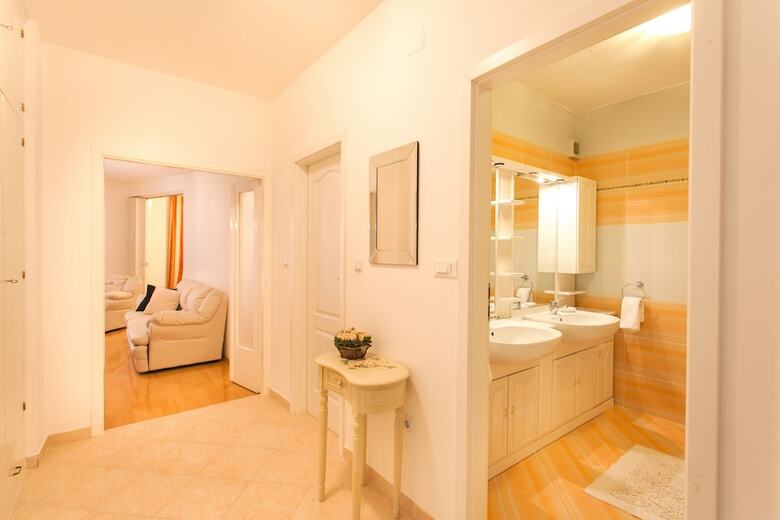 Three Wells Apartment