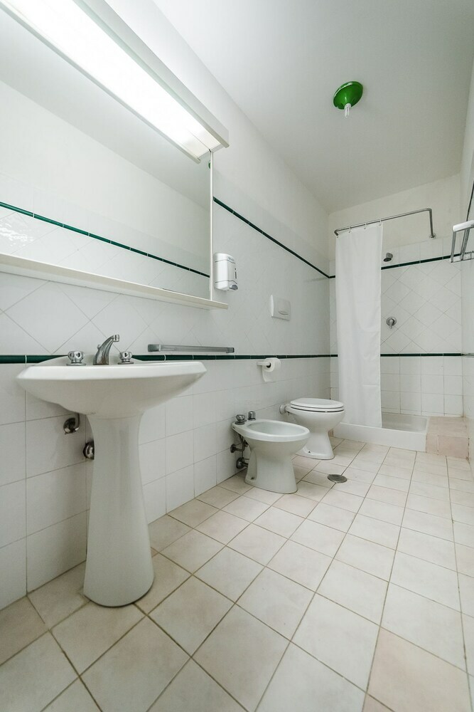 Hostal Tuscany Working Hostel