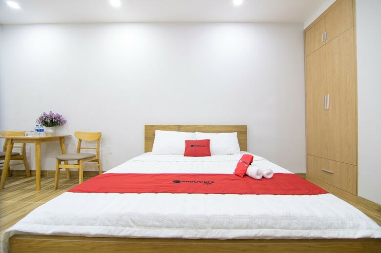 Hotel Reddoorz Plus Near E-town 2