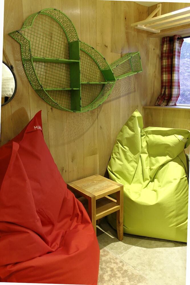 Hotel Lumely Fee Bunkhouse