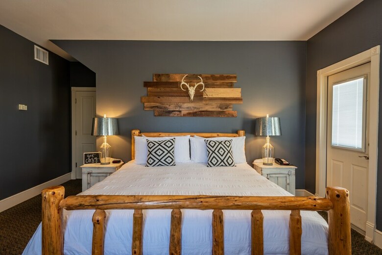 Gruene River Hotel & Retreat