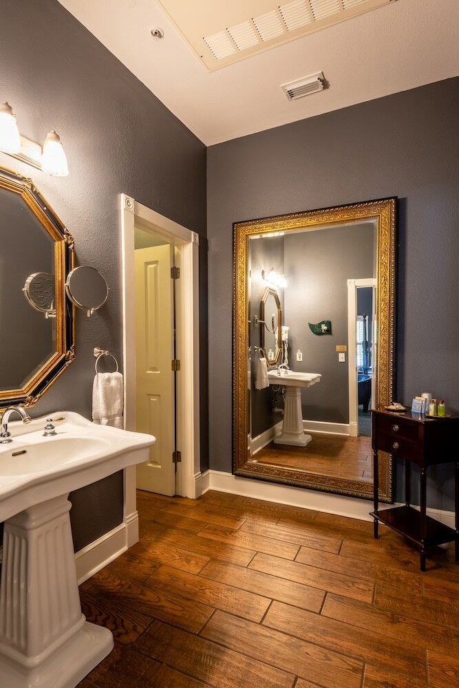 Gruene River Hotel & Retreat