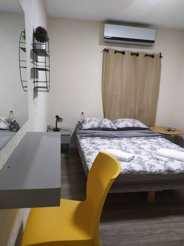 Hotel Neve Midbar Motel