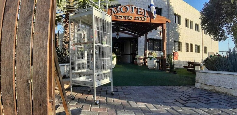 Hotel Neve Midbar Motel