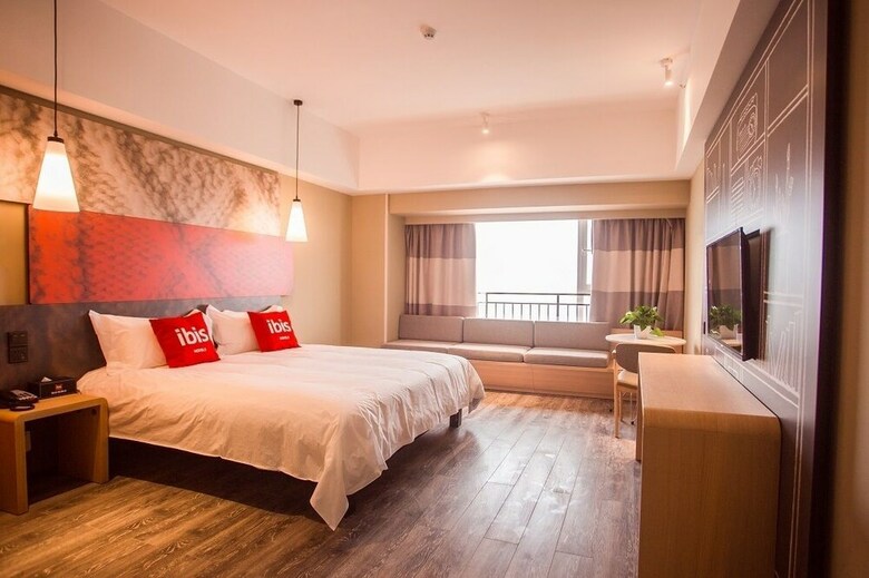 Ibis Weihai Oriental New Ground  Hotel