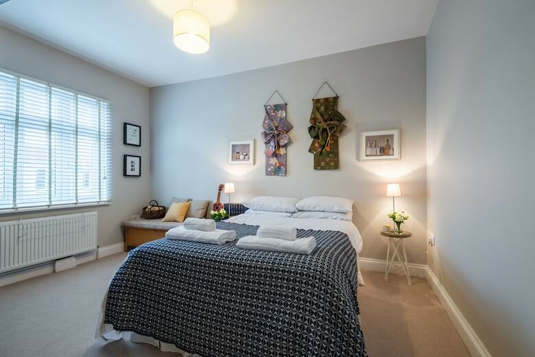 Modern Richmond Home Near The River Thames