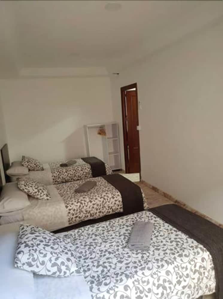Hostal Village Navalcarnero Rooms