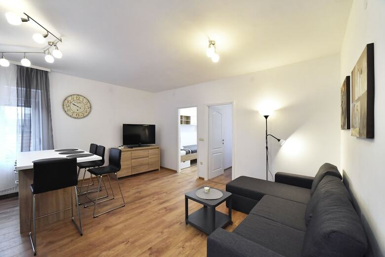 Apartment Boss - Near Archaeological Museum