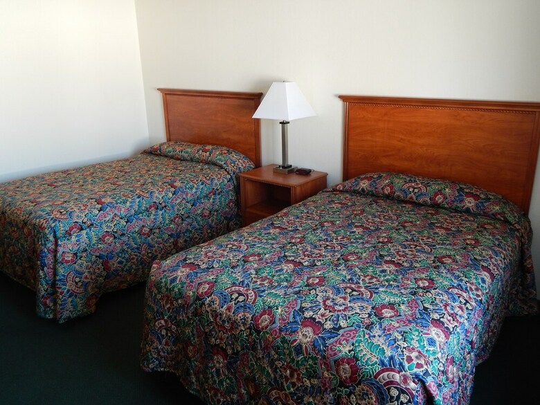 Motel Carrington Inn & Suites