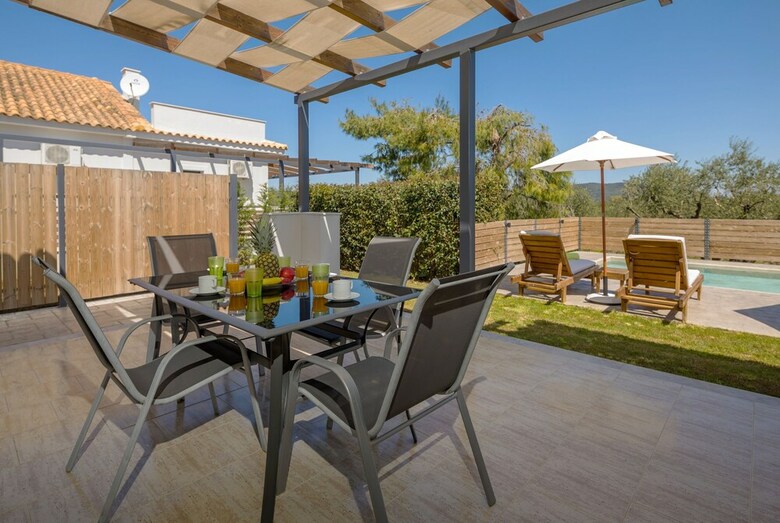 Villa Daphne With Private Pool - Two Bedroom Villa, Sleeps 5