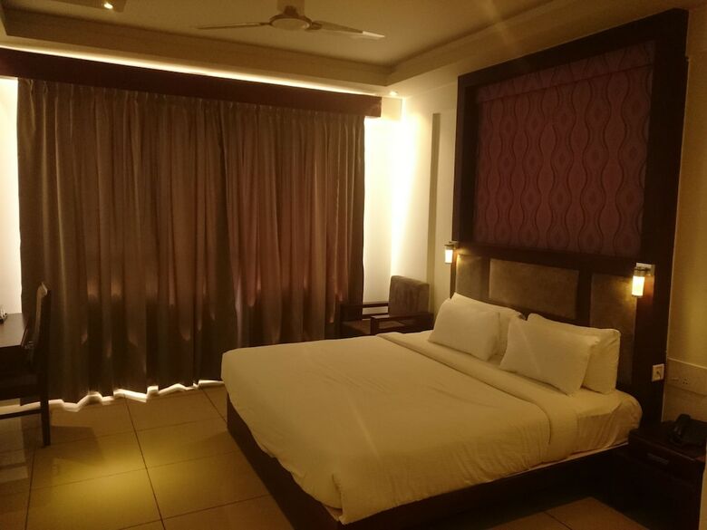 Hotel Gokulam Park Munnar