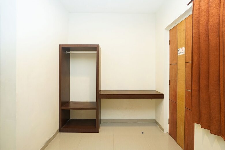 Hostal Oyo 255 98 Residence