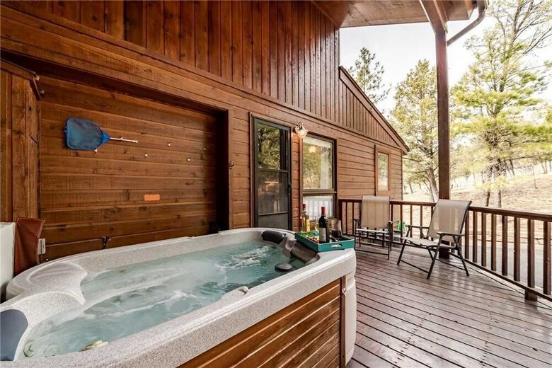 High Loop - Five Bedroom Cabin With Hot Tub