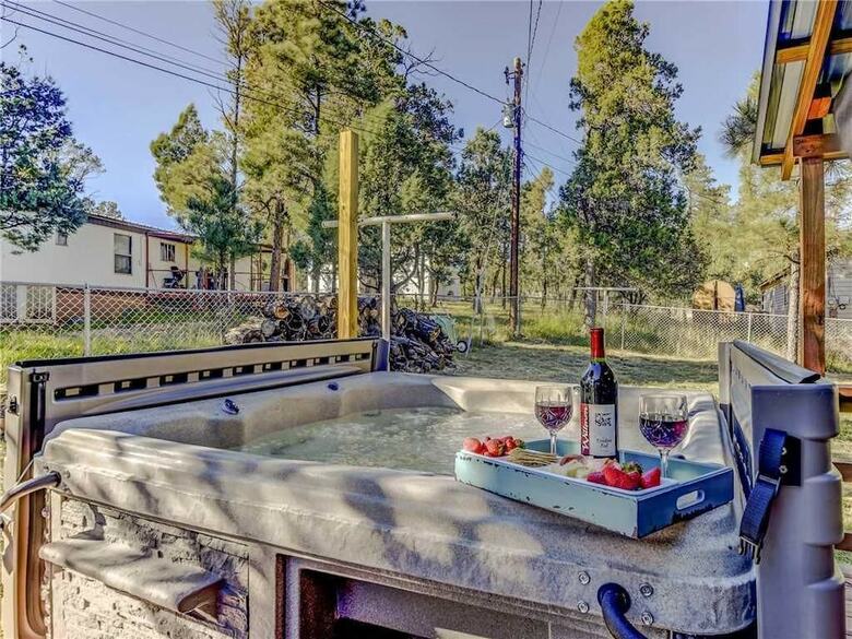 Foxfire Haven - Three Bedroom Cabin With Hot Tub