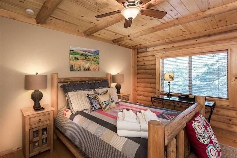 Mountain Valley View - Three Bedroom Cabin With Hot Tub
