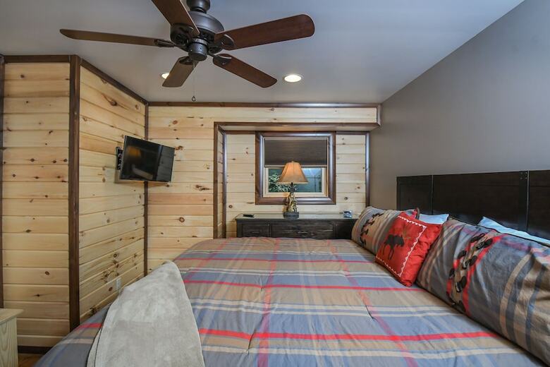 Cabana Hemlock Hideaway 6 Bedroom House