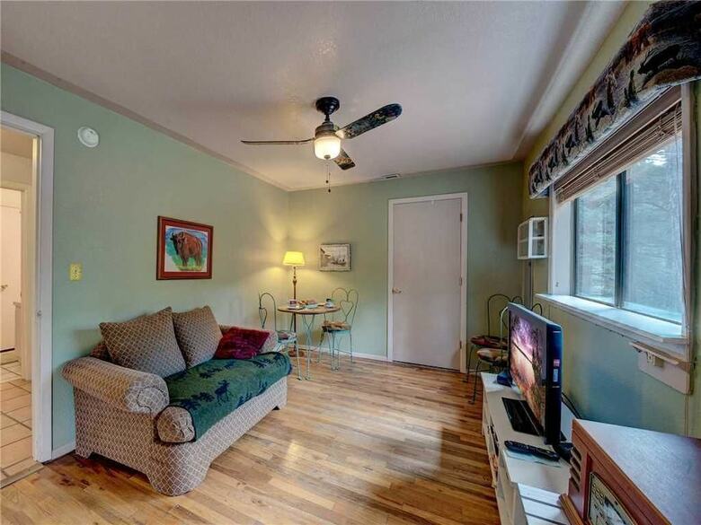 Schaffer Scherenity - One Bedroom Cabin With Hot Tub