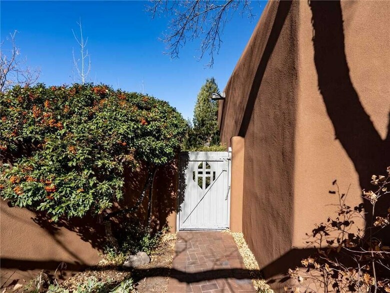 Puertas de Canyon Road - Two Bedroom Home