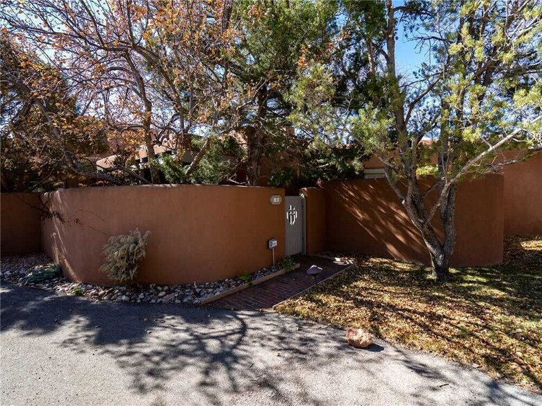 Puertas de Canyon Road - Two Bedroom Home