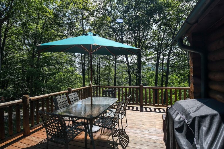 Old Bruin's Den 4 Bedroom House