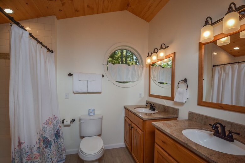 Lakeside Dreamin' 4 Bedroom House