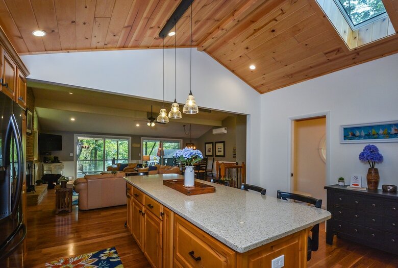 Lakeside Dreamin' 4 Bedroom House