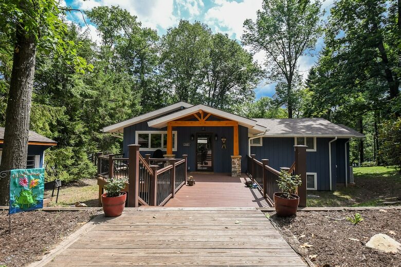 Lakeside Dreamin' 4 Bedroom House