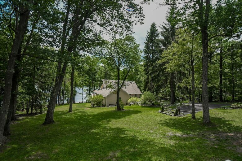 Lakeside Dreamin' 4 Bedroom House