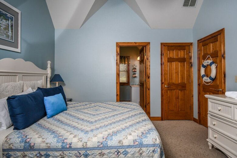 Constantly Cozy 6 Bedroom House