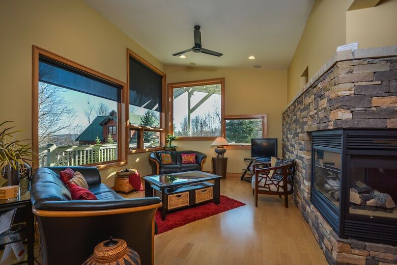 Serenity On The Mountain 4 Bedroom House