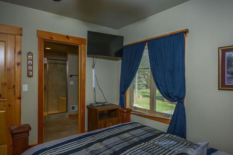 Touch The Sky 4 Bedroom Townhome