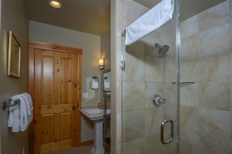 Touch The Sky 4 Bedroom Townhome