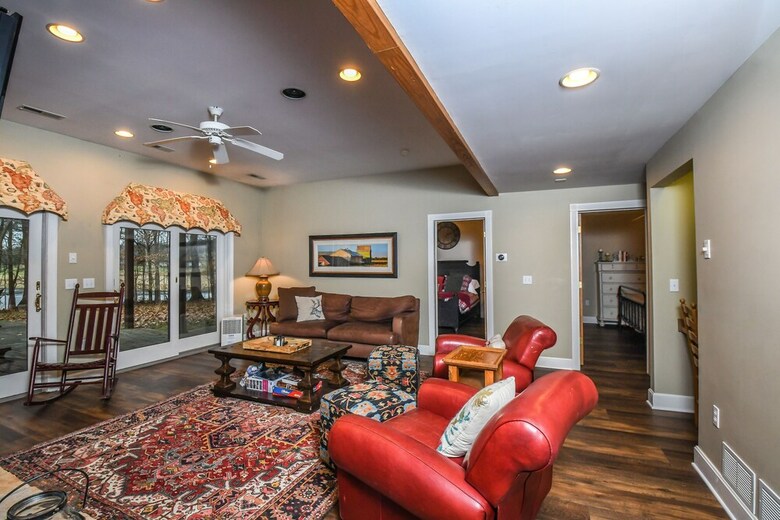 Lakeside Story 6 Bedroom House