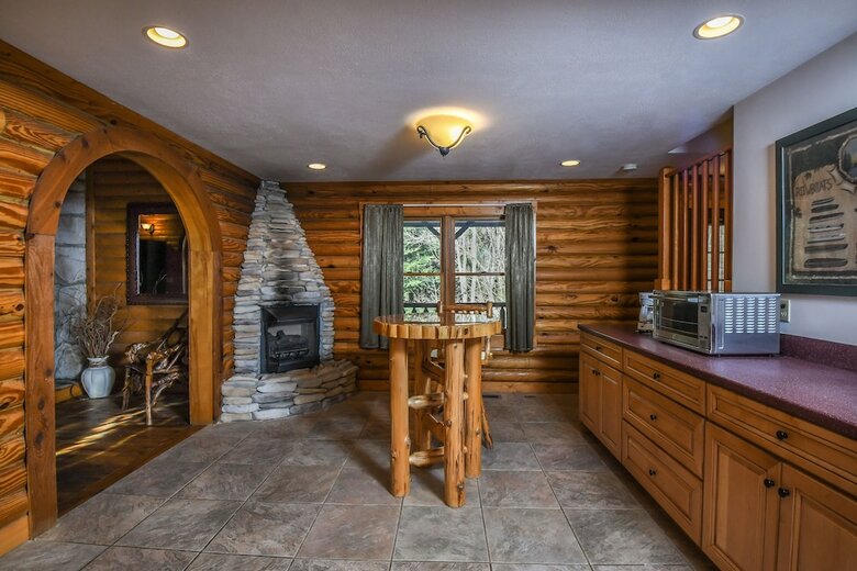 Streamside 4 Bedroom House
